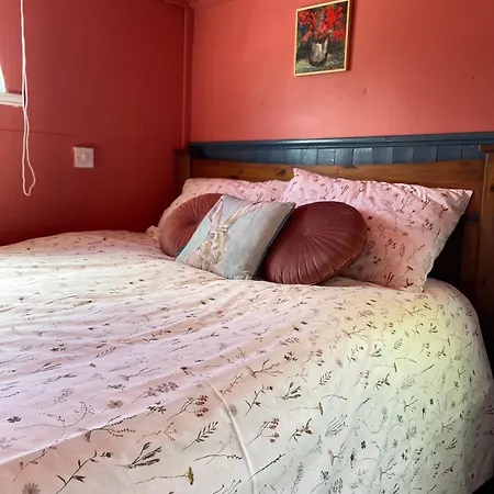 The Hares Hut At Carrigeen Glamping Кемпинг